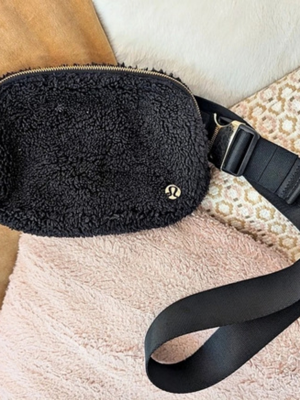 Lululemon Everywhere Belt Bag Fleece Black Gold Hardware